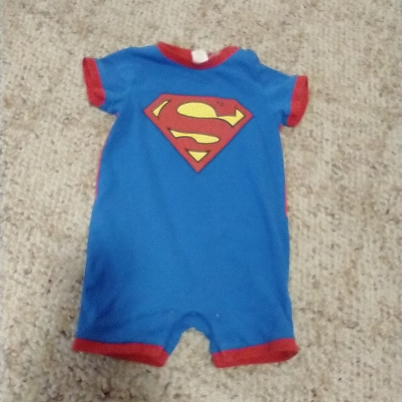 Size 4-6 M baby boys Superman onesie pajamas - Picture 10 of 11